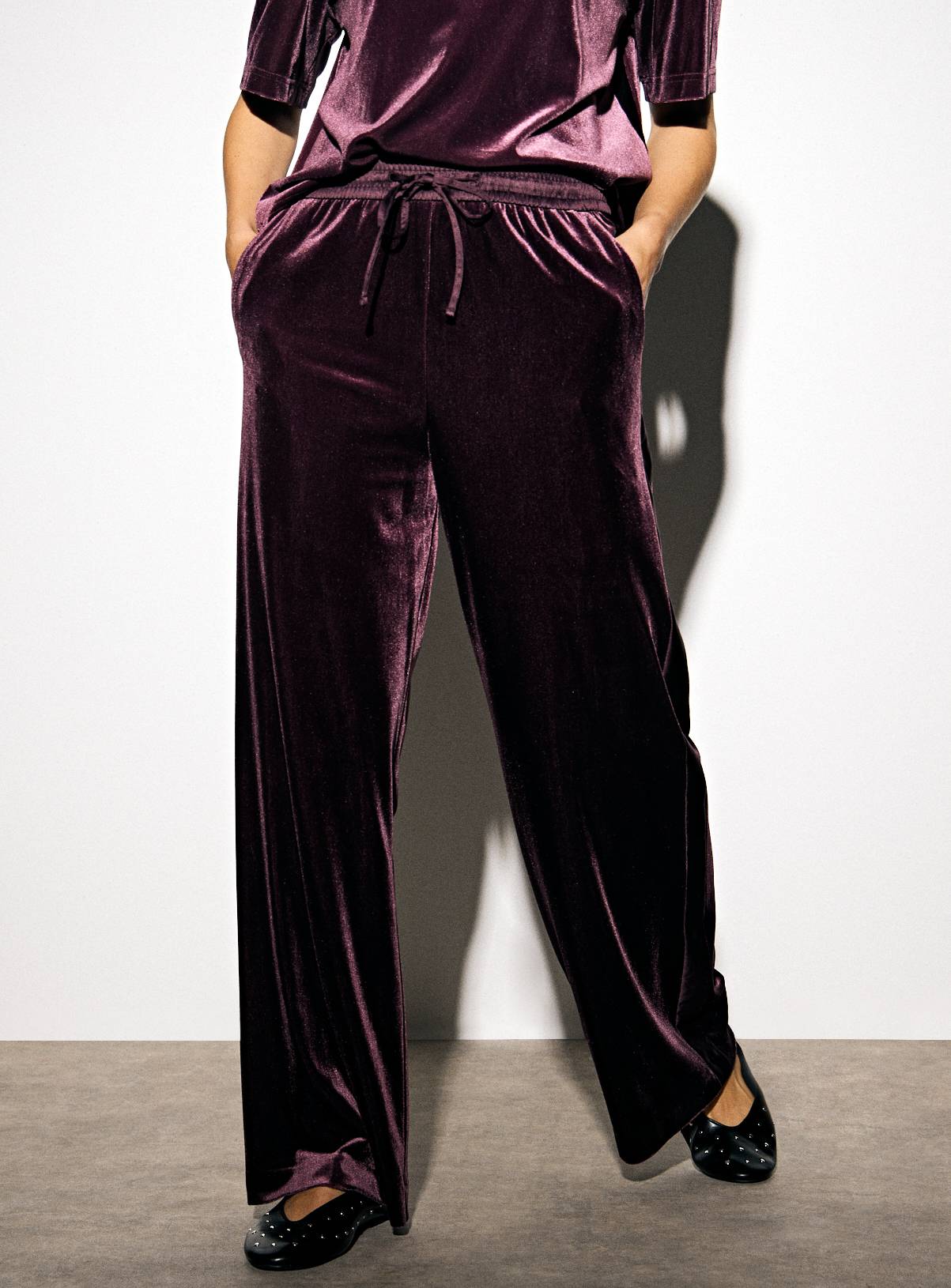 Burgundy Side Panel Velvet Co-ord Wide Leg Trousers  8R - Image 2